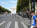 Manfred fährt zum Arc de Triomphe