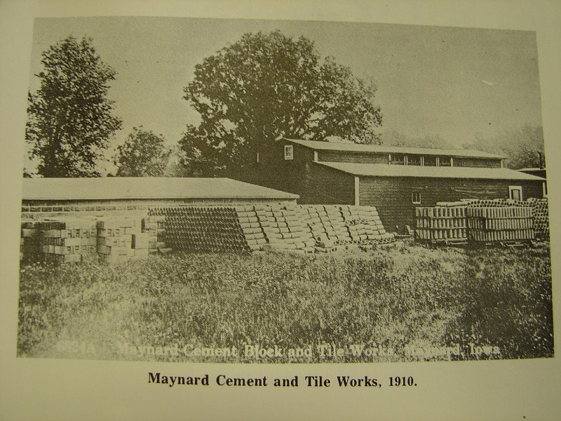 Photo MaynardHistoryFayCoIA126 Maynard History Fayette Co Iowa album