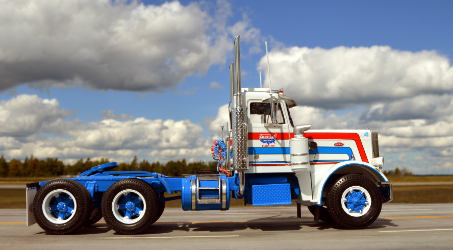 Photo: Peterbilt 359 Right Side | Red White and Blue 359
