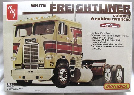 Photo: AMT PK6118 Freightl | PK6118 White-Freightliner DD 'Pabst