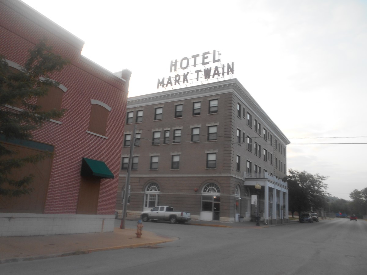 Photo HannibalMO2022iSep08i001 Hannibal MO 2022 Sept album Iowaz